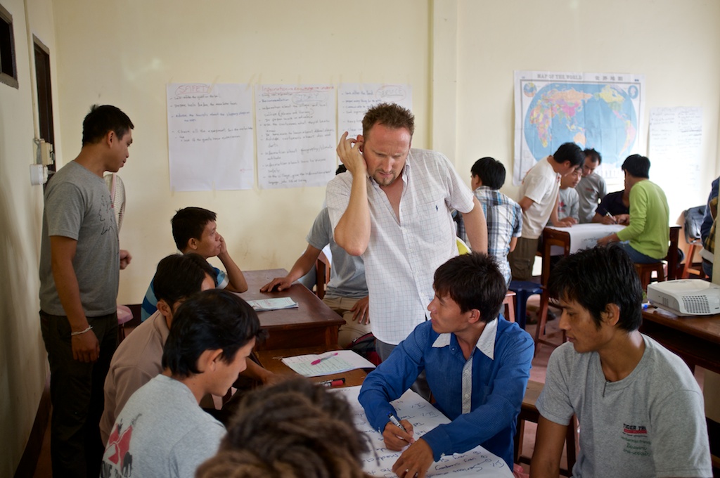 Laos-Luang-Prabang-College-School-Tour-Guide-Meeting-Markus-Peter