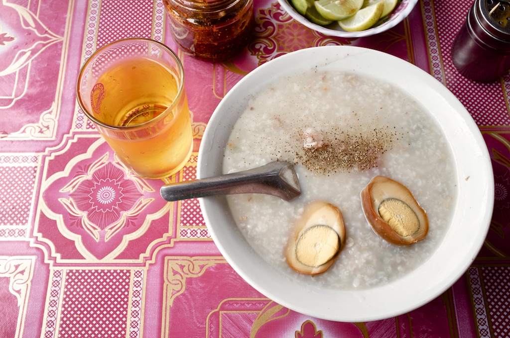 Laos-Luang-Prabang-Sisavangvong-Best-Breakfast-Rice-Soup