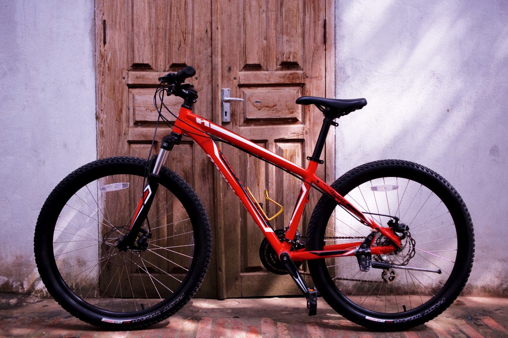 laos-biking-new-bicycle-specialized-mountain-bike-noah-bike-shop-luang-prabang