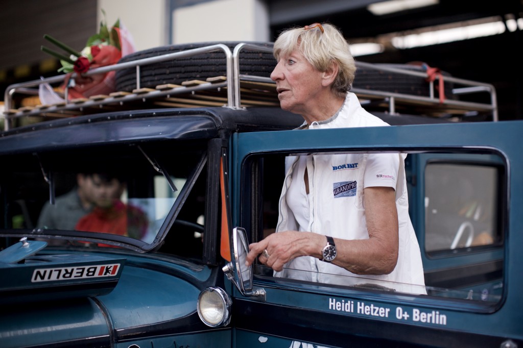 laos-vientiane-heidi-hetzer-around-the-world-tiger-trail-photo-by-cyril-eberle-CEB_9507