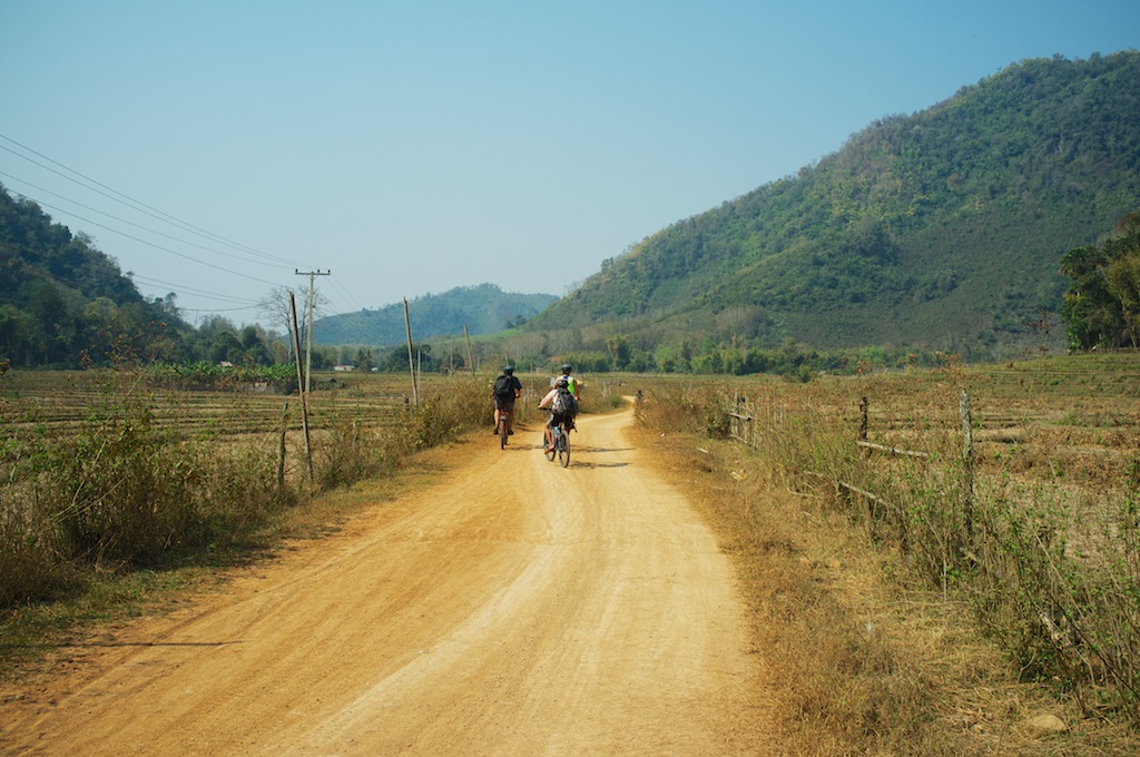 laos-luang-prabang-biking-off-road-chompet-dry-season-landscape-mountains
