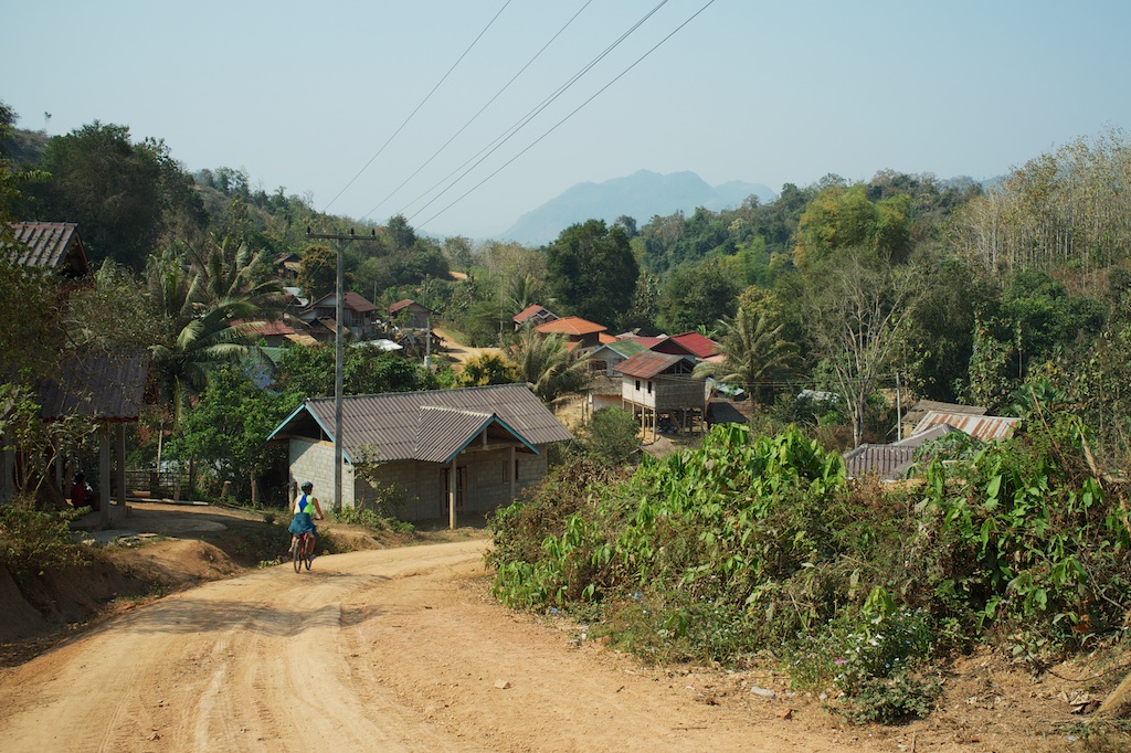 laos-luang-prabang-biking-chompet-villages-dry-season