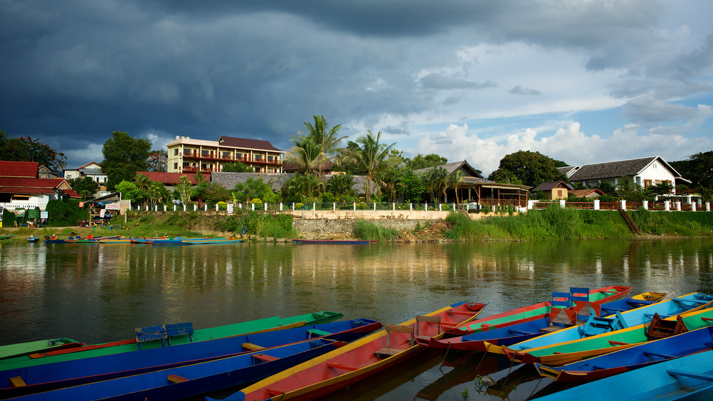 laos-vang-vieng-nam-song-river-side-hotels-tiger-trail