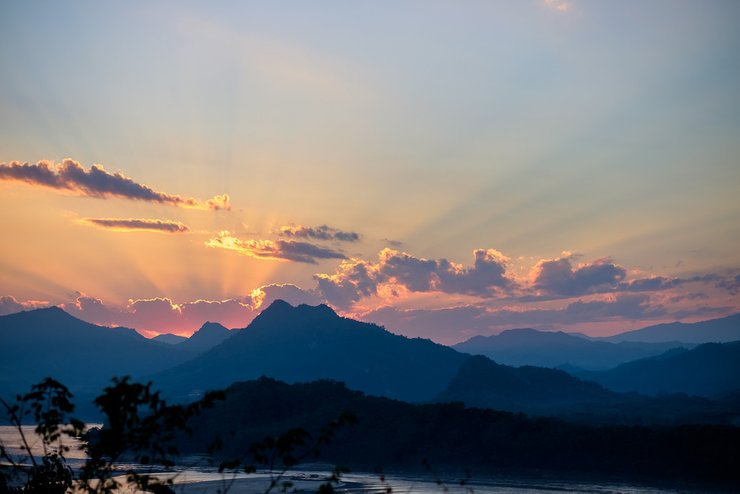 Luang-Prabang-Sunset-Mount-Phousi